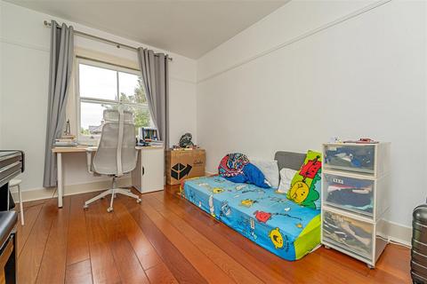 Flat 3, 19 The Barons, Twickenham, TW1 2AP