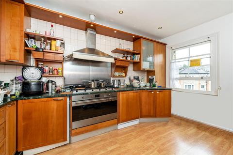 Flat 3, 19 The Barons, Twickenham, TW1 2AP