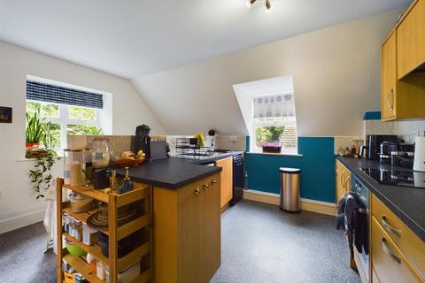 2 bedroom flat for sale, Worth Park Avenue, Pound Hill RH10