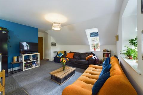 2 bedroom flat for sale, Worth Park Avenue, Pound Hill RH10