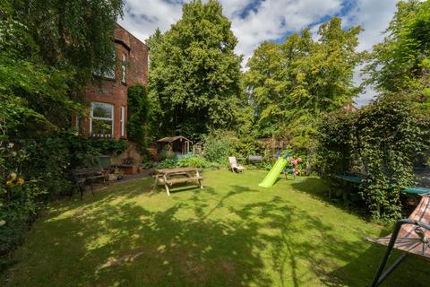 17 Mayfield Road, Manchester, M16 8FU