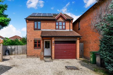 3 bedroom detached house to rent, Raker Close, Wheldrake, York