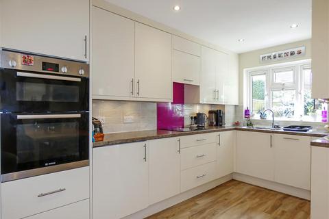 3 bedroom end of terrace house for sale, Penfolds Place, Arundel BN18