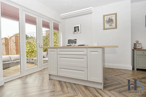 74 Colebrook Road, Shirley, Solihull, B90 2LD