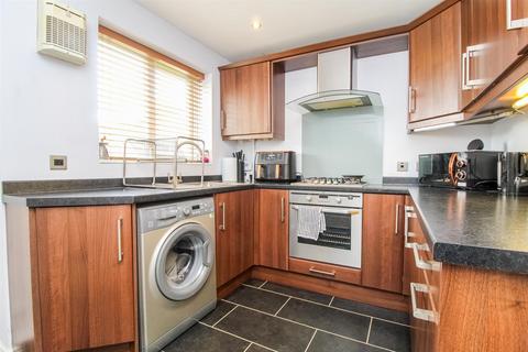 2 bedroom townhouse for sale, Pavilion Court, Dewsbury WF12