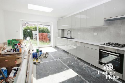 3 bedroom terraced house to rent, Glenville Avenue, Enfield Chase, EN2 - Stunning Home