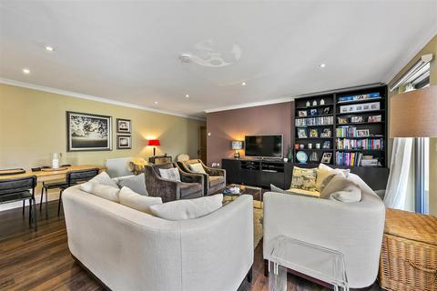 2 bedroom flat for sale, Somerset Road, Teddington