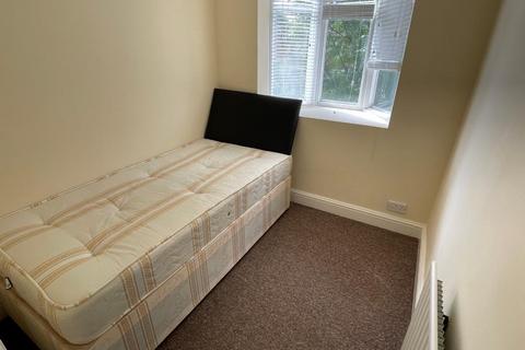 2 bedroom flat for sale, Hale Grove Gardens, Mill Hill, NW7