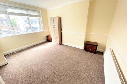 2 bedroom flat for sale, Hale Grove Gardens, Mill Hill, NW7