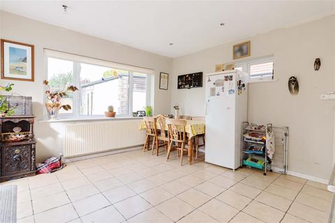 2 bedroom detached bungalow for sale, Courtlands Close, Worthing, BN12 4BT