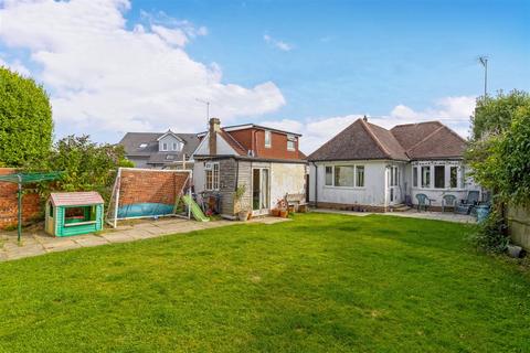 2 bedroom detached bungalow for sale, Courtlands Close, Worthing, BN12 4BT