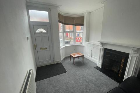 2 bedroom terraced house to rent, Clarendon Park Road, Leicester