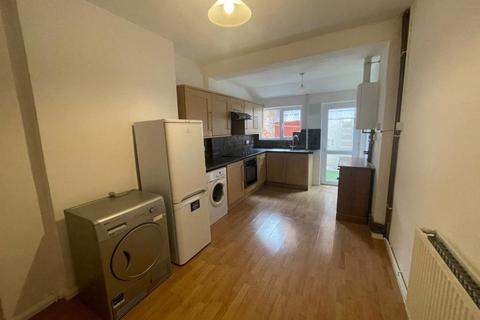 2 bedroom terraced house to rent, Clarendon Park Road, Leicester