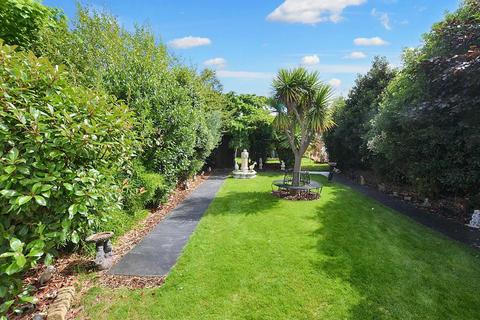 3 bedroom detached bungalow for sale, Grasmere Road, Canvey Island SS8