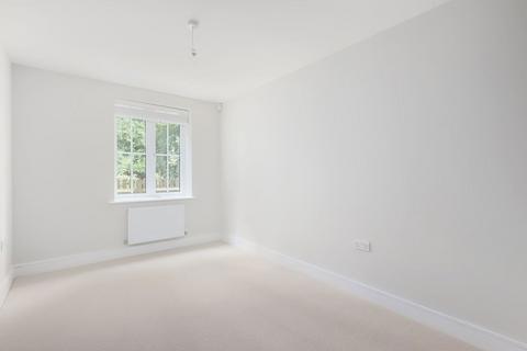 2 bedroom flat to rent, Station Road, Otford   TN14 5HU