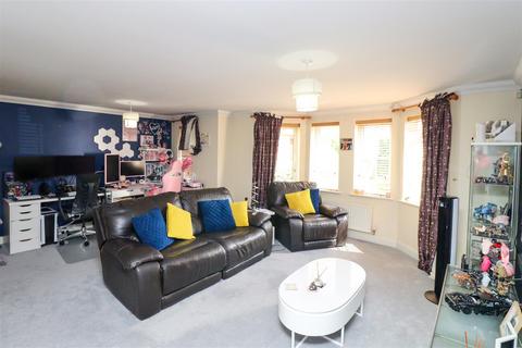 2 bedroom apartment for sale, Aldershot Road, Church Crookham GU52