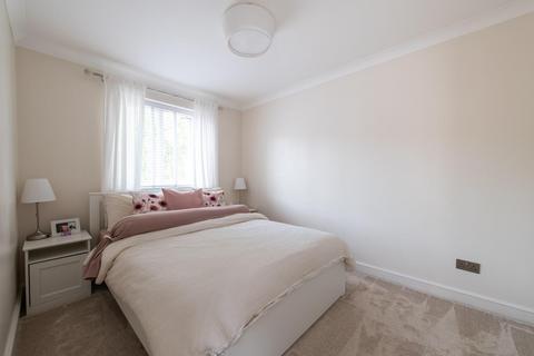 6 Dawes Close, Greenhithe, DA9 9RA