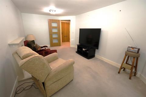 2 bedroom retirement property for sale, Crayshaw Court, Caversham, Reading RG4 8EQ