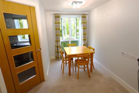 2 bedroom retirement property for sale, Crayshaw Court, Caversham, Reading RG4 8EQ