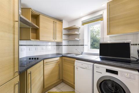 2 bedroom retirement property for sale, Crayshaw Court, Caversham, Reading RG4 8EQ