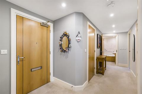 2 bedroom retirement property for sale, Crayshaw Court, Caversham, Reading RG4 8EQ