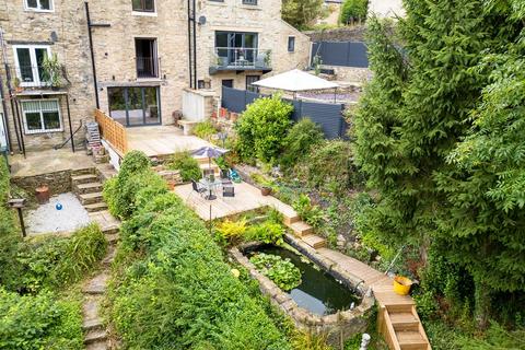 105 Bury Road, Edenfield, Bury, BL0 0EN