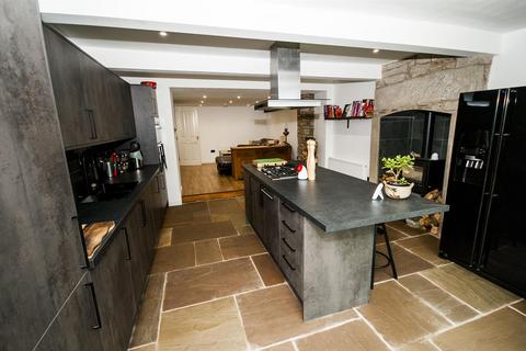 105 Bury Road, Edenfield, Bury, BL0 0EN