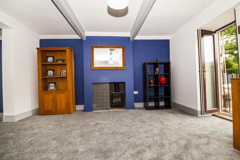 105 Bury Road, Edenfield, Bury, BL0 0EN