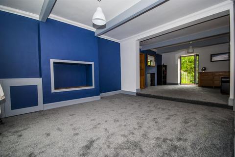 105 Bury Road, Edenfield, Bury, BL0 0EN
