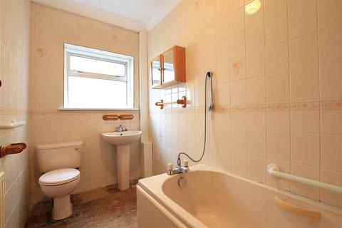 2 bedroom maisonette for sale, Wentworth Court, Southall UB2