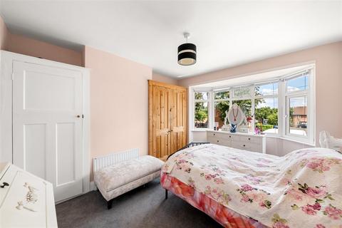 4 bedroom end of terrace house for sale, Hall Road, Isleworth TW7