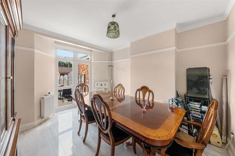 79 Hall Road, Isleworth, TW7 7PB