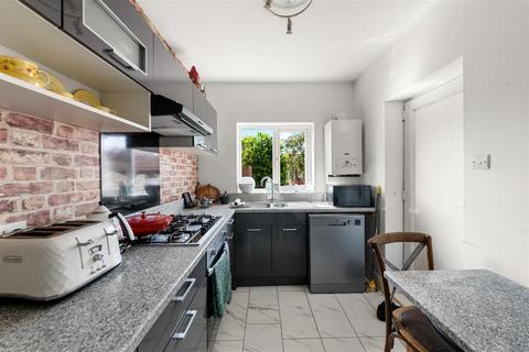79 Hall Road, Isleworth, TW7 7PB