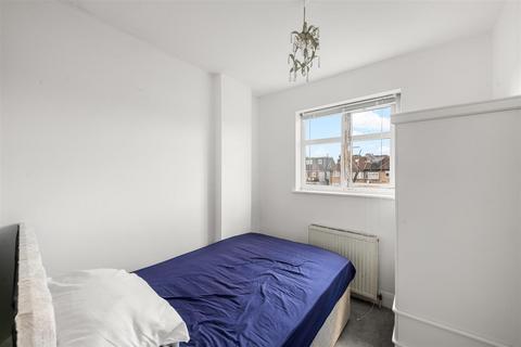 79 Hall Road, Isleworth, TW7 7PB