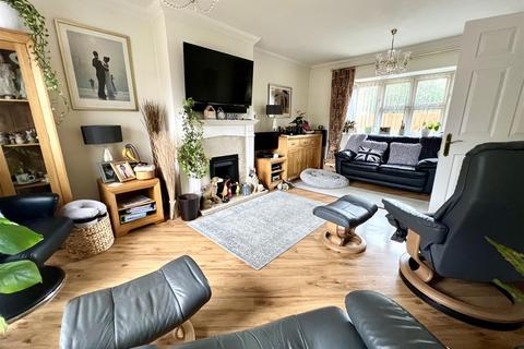 5 Bramble Tye, Harwich, CO12 5DQ