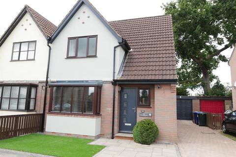 4 bedroom semi-detached house to rent, The Shrubberies Cliffe