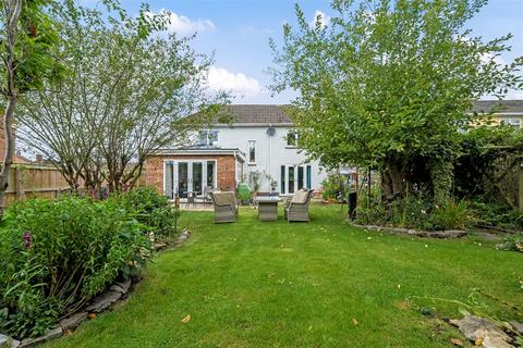3 bedroom detached house for sale, Queens Road, Devizes