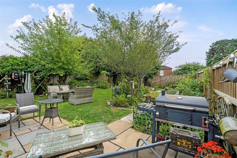 3 bedroom detached house for sale, Queens Road, Devizes