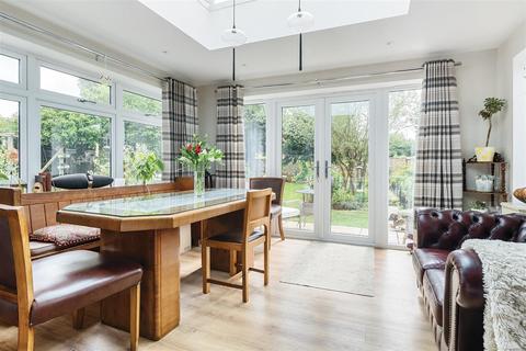 62 Queens Road, Devizes, SN10 5HR