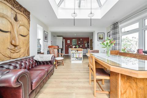 62 Queens Road, Devizes, SN10 5HR
