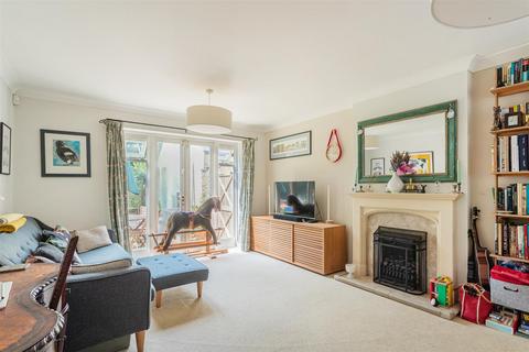 15 Bences Close, Marshfield, Chippenham, SN14 8TD