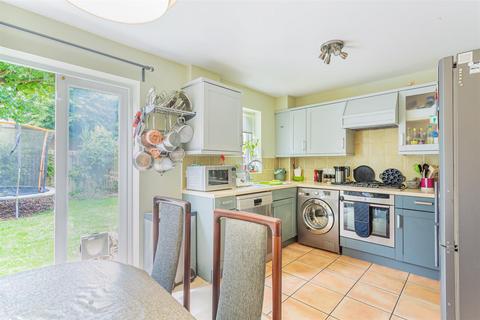 15 Bences Close, Marshfield, Chippenham, SN14 8TD