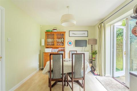 15 Bences Close, Marshfield, Chippenham, SN14 8TD