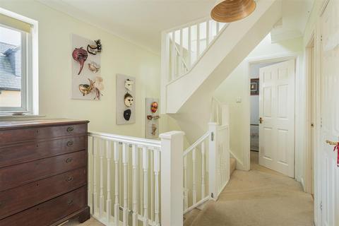 15 Bences Close, Marshfield, Chippenham, SN14 8TD