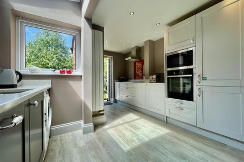 93 Shipston Road, Stratford-upon-avon, CV37 7LW
