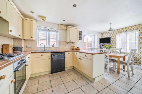 5 bedroom end of terrace house for sale, Britannia Close, Bowerhill, Melksham