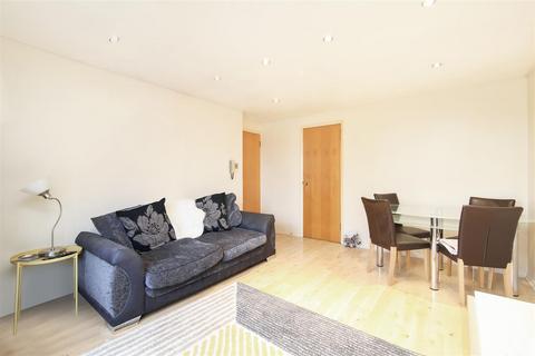 2 bedroom flat to rent, Lime Court, London CR4