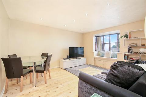 2 bedroom flat to rent, Lime Court, London CR4