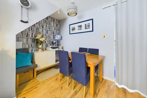 52 Foxglove Close, Abbeymead, Gloucester, GL4 4DX
