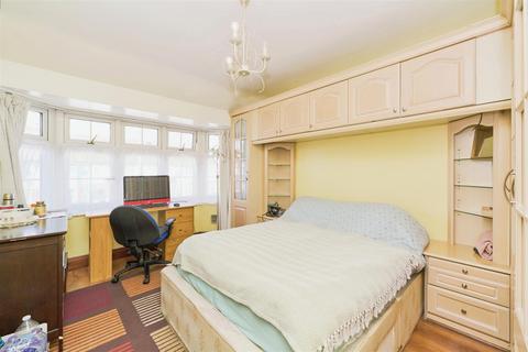 69 Ash Grove, Hounslow, TW5 9DU